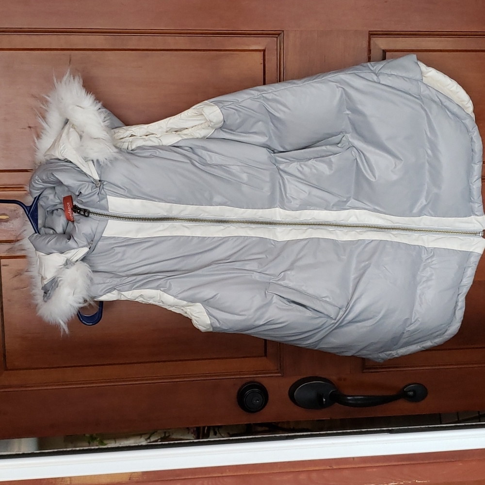 Vest with detachable fur hood
